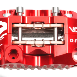 VOCA G-Force PRO Remklauw 4-zuiger Ø25 – Rood – Incl. Gesinterde Remblokken
